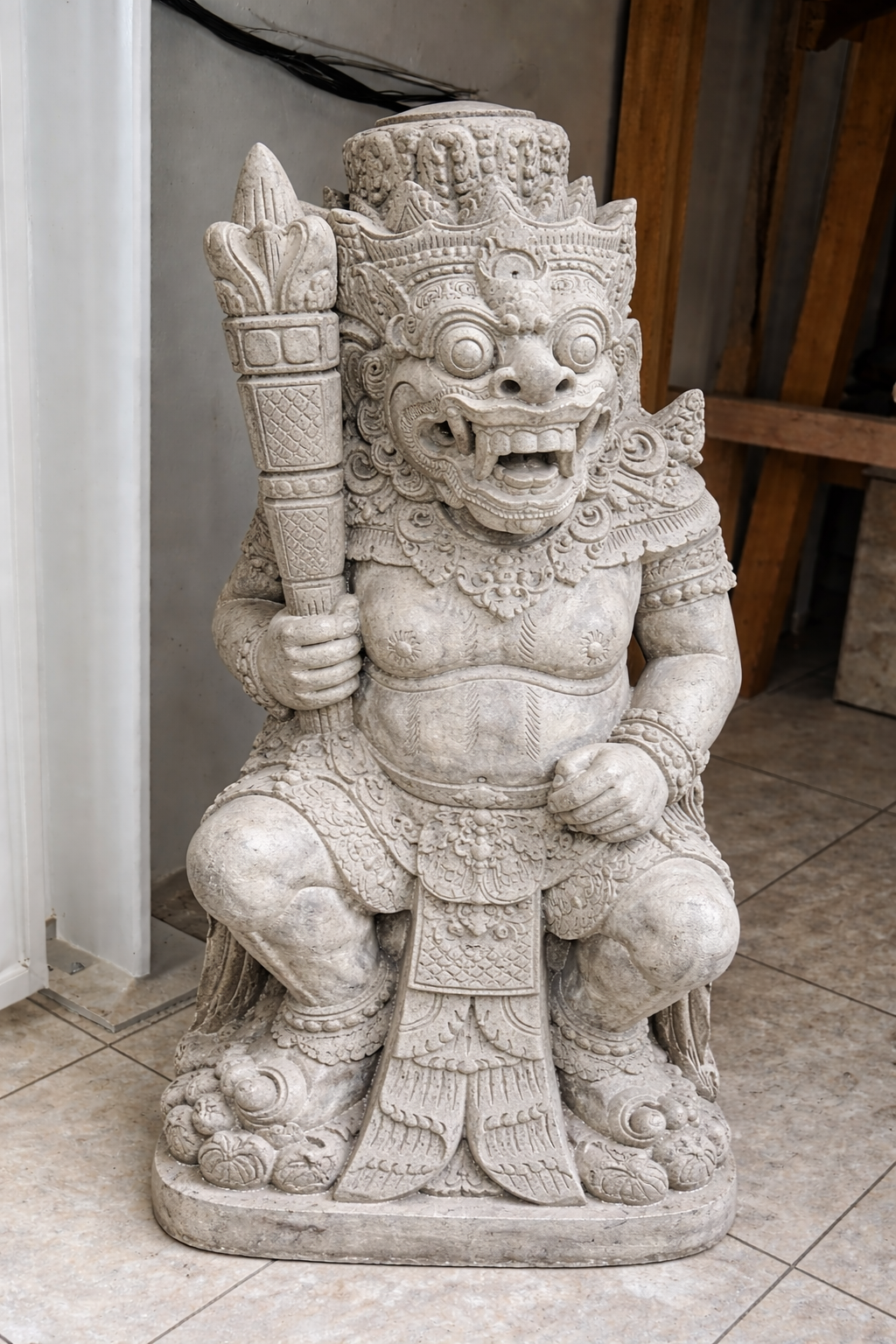 Raksasa Guard Right 1 Meter Statue