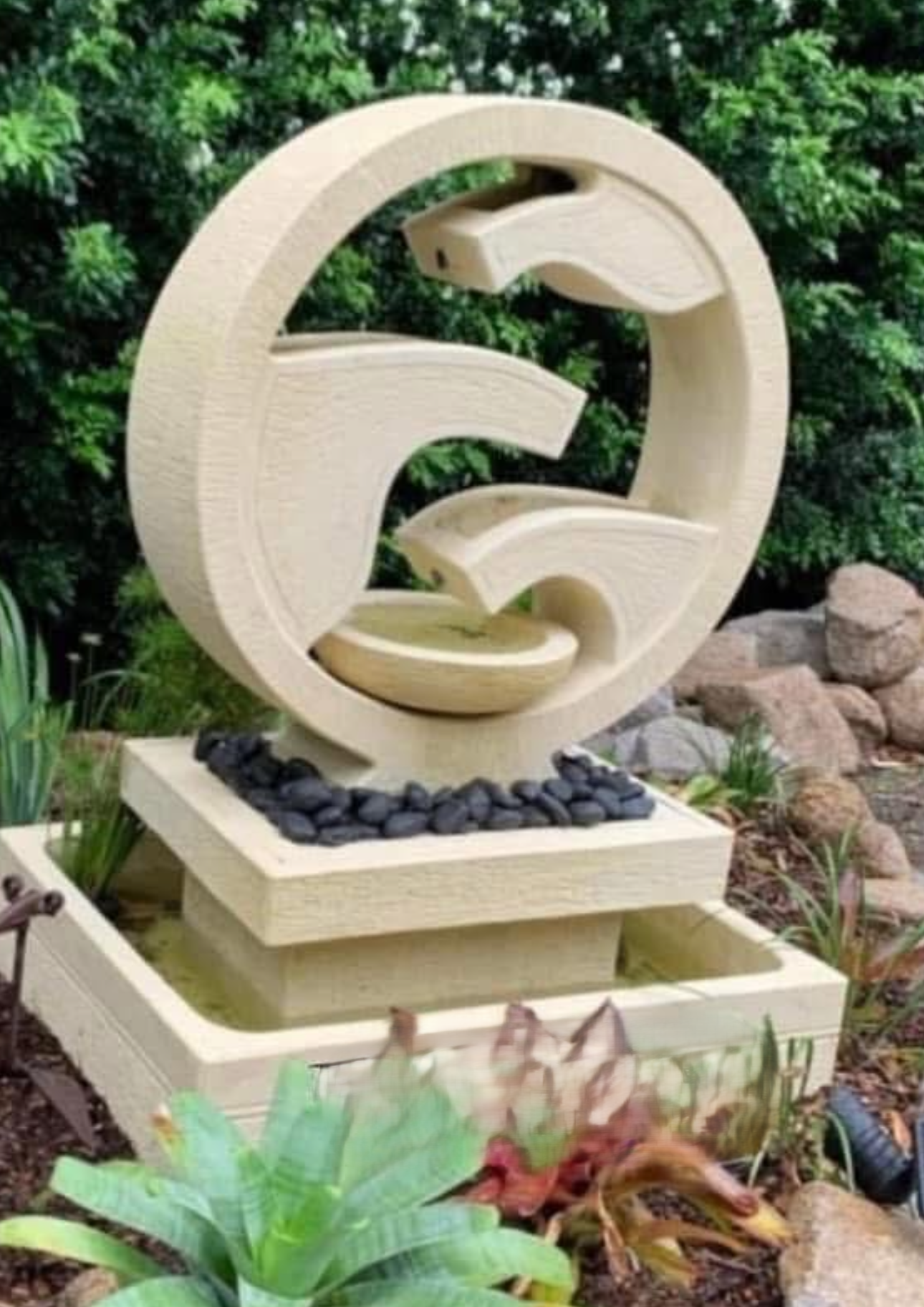 Roda Cream Water Feature