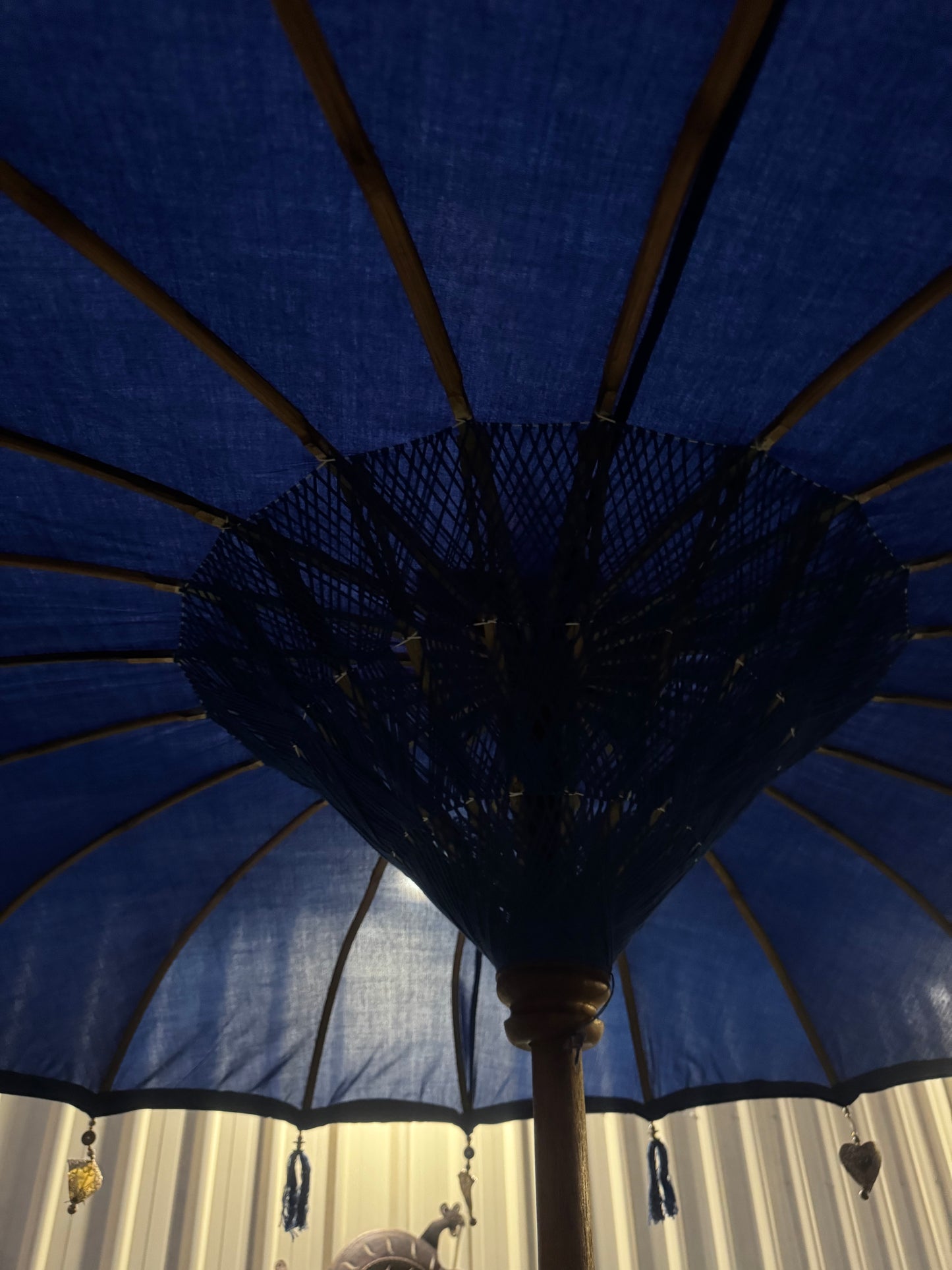 Balinese 2 meter umbrella - Carved wooden handle - Blue