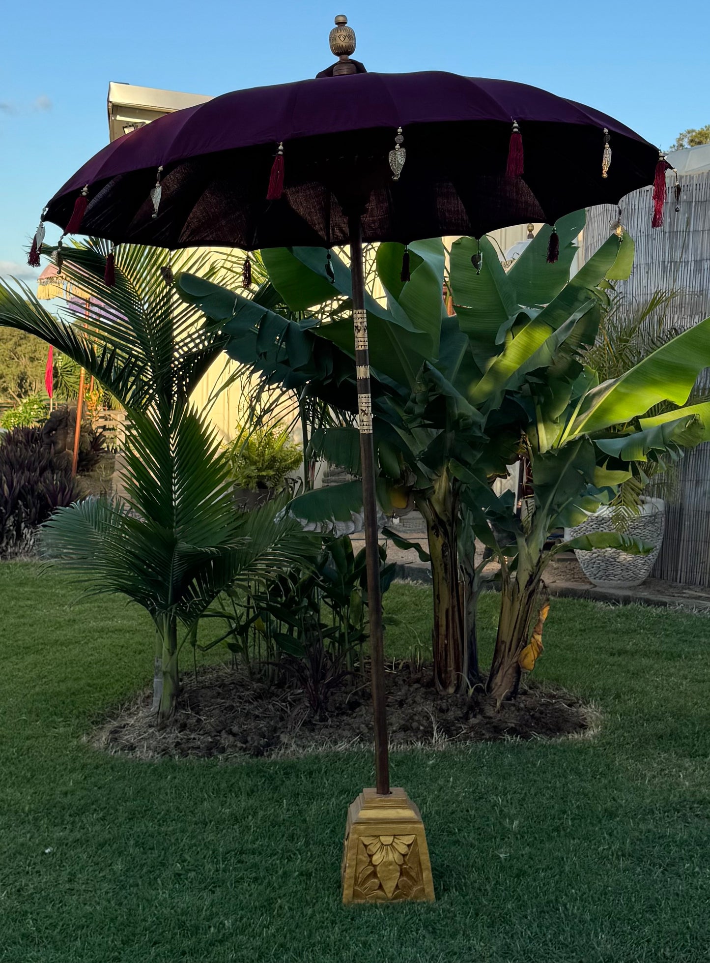 Balinese 2 meter umbrella - Carved wooden handle - Maroon