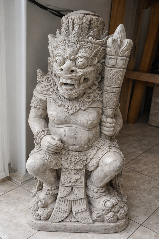 Raksasa Guard Left 1 Meter Statue